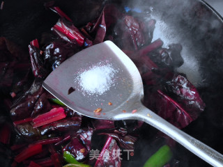 爆炒红梗甜菜的做法步骤：8