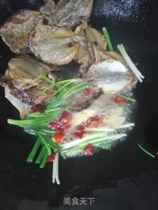 红烧鳑鲏鱼干的做法步骤：3