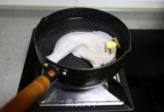 白切鸡腿的做法步骤：2