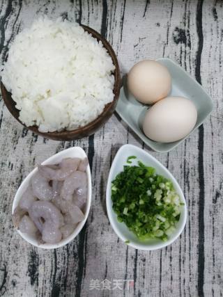 虾仁蛋炒饭的做法步骤：1