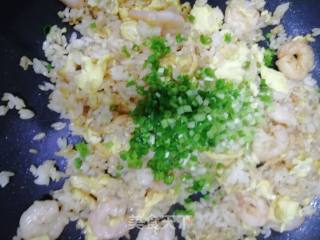 虾仁蛋炒饭的做法步骤：7