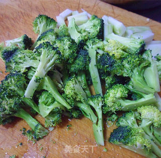 蚝油西兰花的做法步骤：2