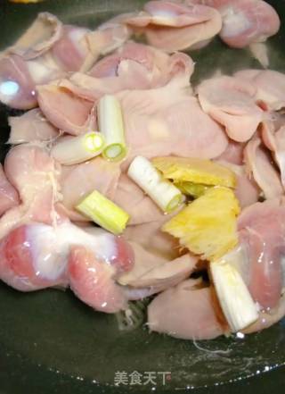 凉拌鸡胗的做法步骤：1