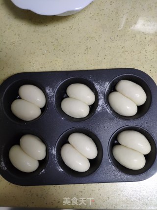豆沙海蒂面包的做法步骤：11