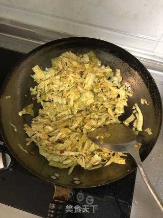 包菜炒粉丝的做法步骤：3