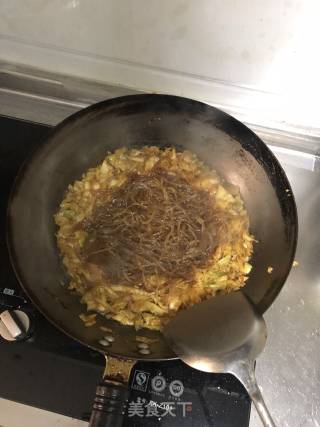 包菜炒粉丝的做法步骤：7