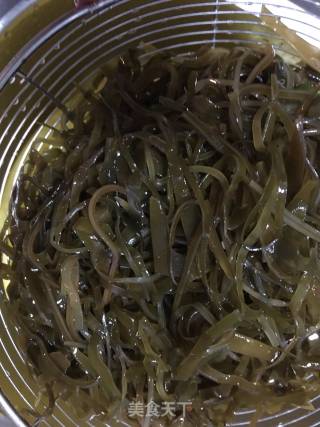 五花肉炒海带丝的做法步骤：3