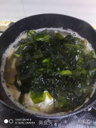裙带菜豆腐汤的做法步骤：6