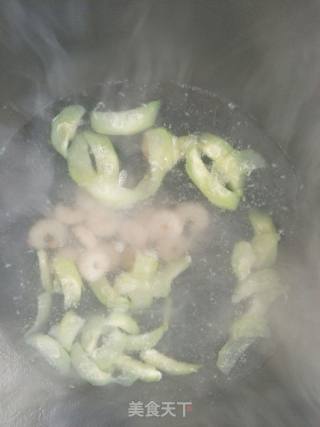 丝瓜虾仁汤的做法步骤：4