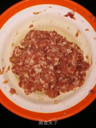 白菜肉卷的做法步骤：1