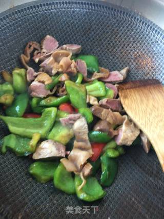 菜椒炒护心肉的做法步骤：7