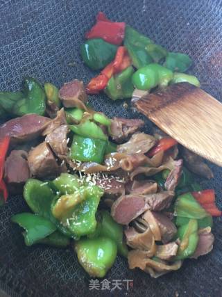 菜椒炒护心肉的做法步骤：8