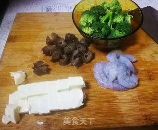 海参虾仁烩豆腐的做法步骤：1