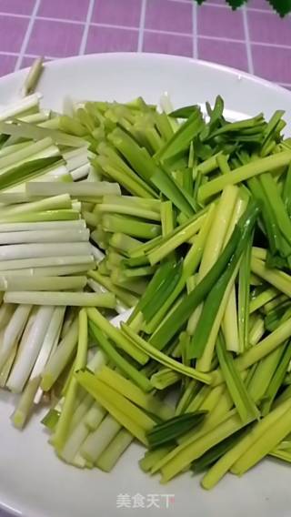 肉炒蒜苗的做法步骤：1