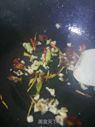 鱼腩炒荷兰豆的做法步骤：4