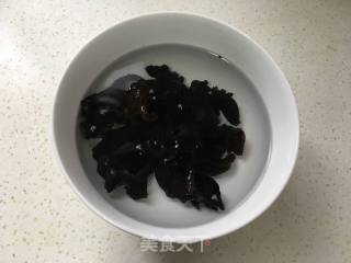 腐竹炒黄瓜的做法步骤：1