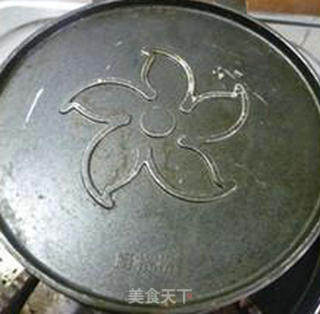 椒盐香葱玉米饼的做法步骤：8