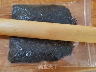 芝麻花卷的做法步骤：3
