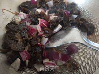 洋葱木耳炒鸡蛋的做法步骤：6
