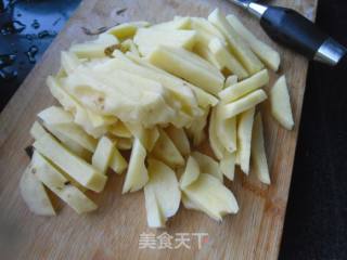 芹菜炖土豆的做法步骤：1