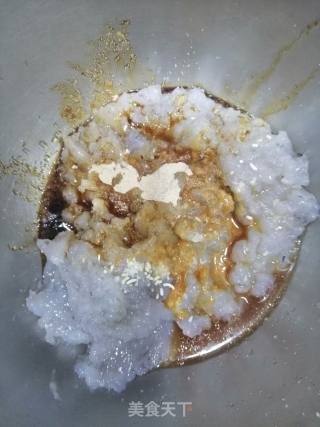 虾肉卷的做法步骤：2