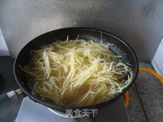 土豆丝炒芹菜的做法步骤：4