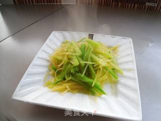 土豆丝炒芹菜的做法步骤：13