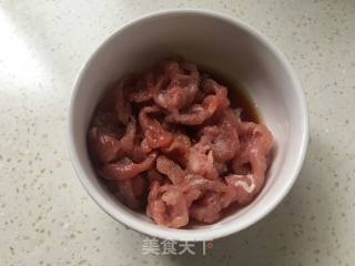 酸菜肉丝米线的做法步骤：2