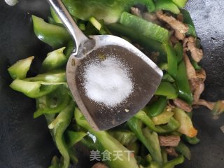 彩椒炒肉丝的做法步骤：6