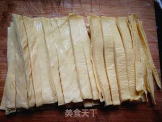 #团圆饭#黄瓜拌豆腐皮的做法步骤：1