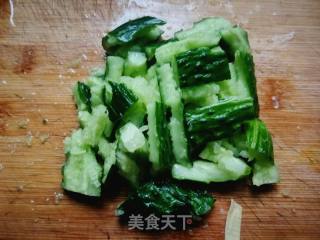 #团圆饭#黄瓜拌豆腐皮的做法步骤：2
