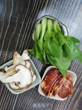 腊肠煲仔饭的做法步骤：2