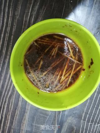 腊肠煲仔饭的做法步骤：4