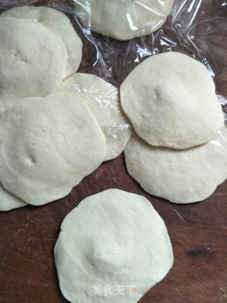 小猪豆沙包的做法步骤：4