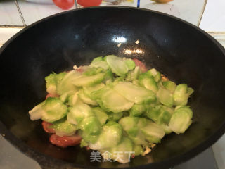 儿菜炒牛肉肠的做法步骤：8