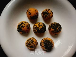 #团圆饭#黑芝麻红薯丸的做法步骤：7