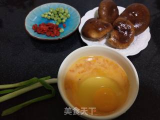 香菇炒鸡蛋的做法步骤：1