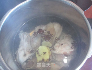 砂锅牛肉泡饼的做法步骤：1