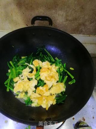 菠菜炒蛋的做法步骤：5