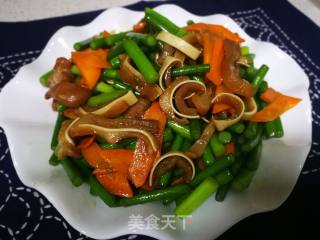 蒜苔炒猪耳的做法步骤：6
