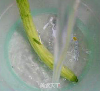 毛豆丝瓜排骨汤的做法步骤：4