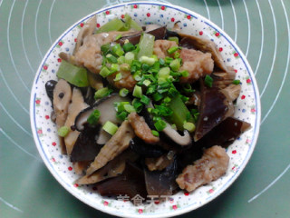 笋干酥肉烧三鲜的做法步骤：17