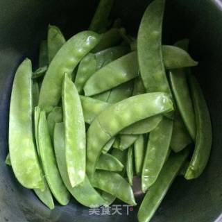 杏鲍菇炒荷兰豆的做法步骤：2