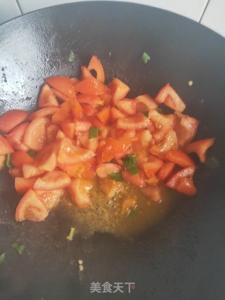 减肥的首选早餐------简单美味又营养 的番茄金针菇火腿鸡蛋汤的做法步骤：4