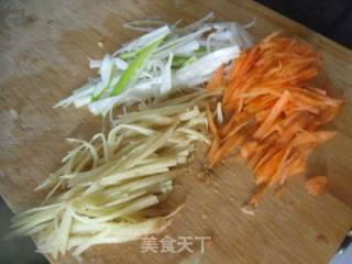 三丝咸鱼尾的做法步骤：8