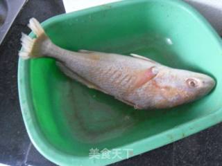 烧黄鱼的做法步骤：1