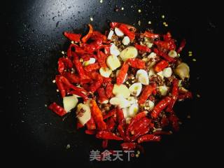 #团圆饭#辣子肥肠的做法步骤：3