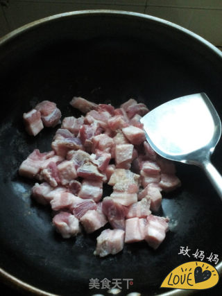 土豆红烧肉的做法步骤：4