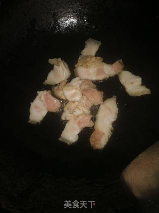 五花肉炒菜心的做法步骤：2