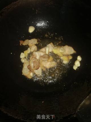 五花肉炒菜心的做法步骤：3